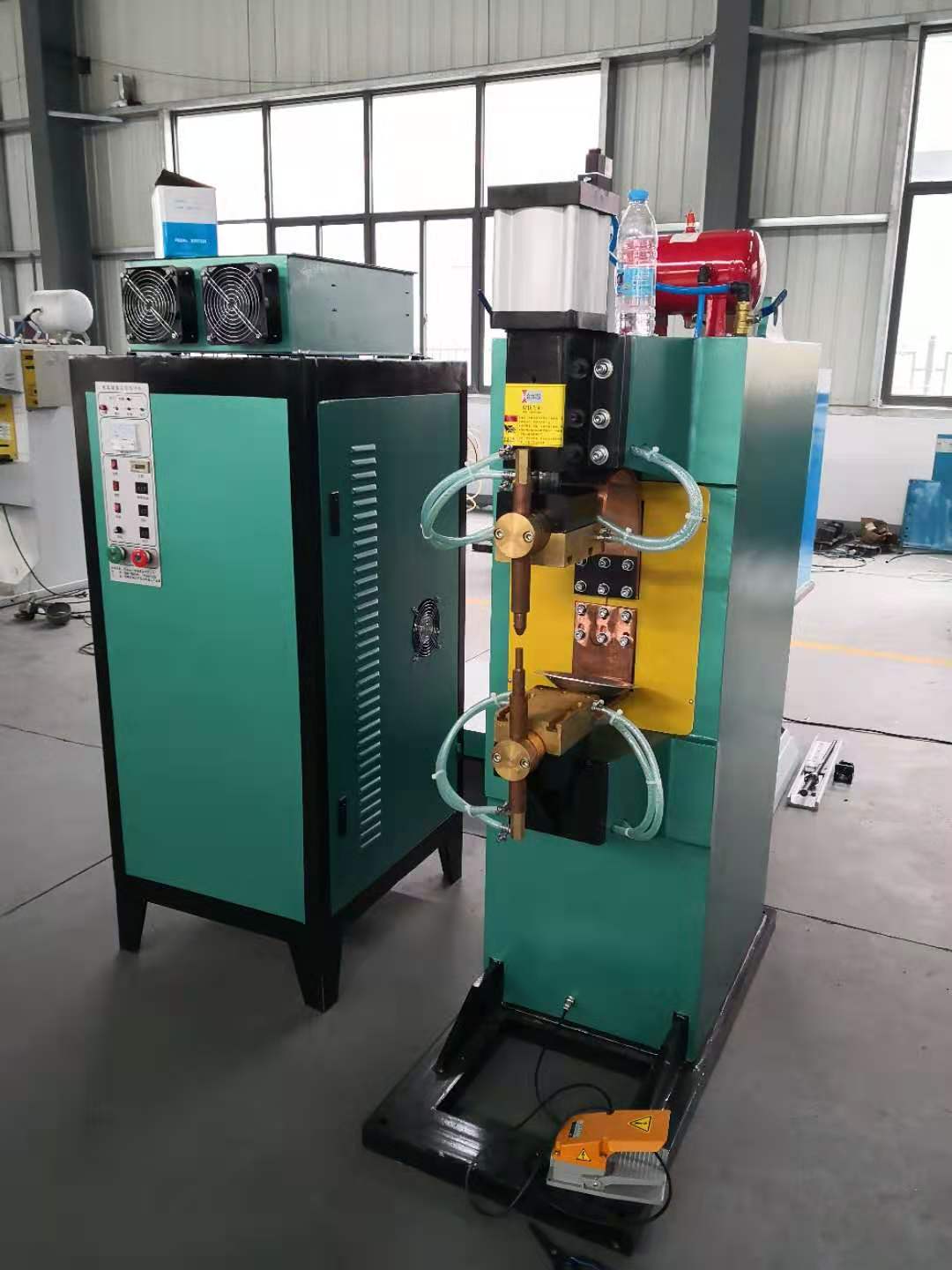 儲能焊機4500J. 儲能焊機4500J.